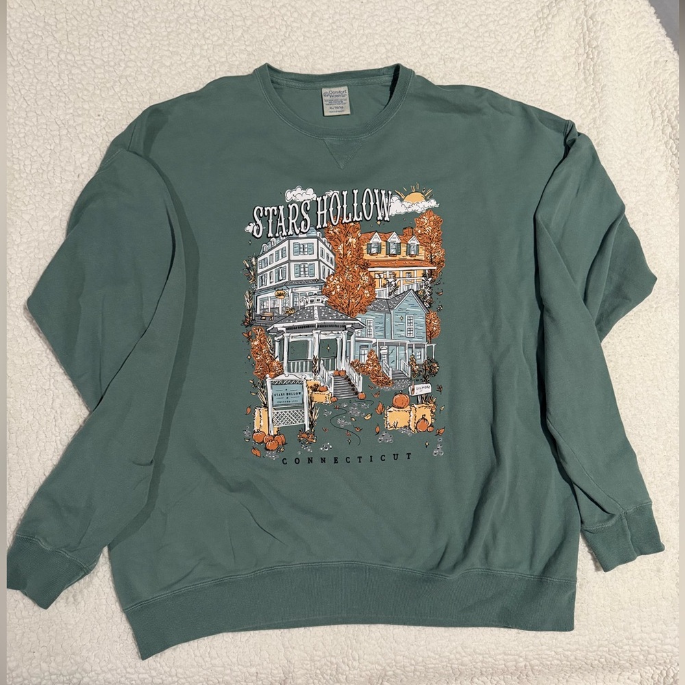 ZipADeeTees Designed - Stars Hollow Graphic Women's Sweatshirt